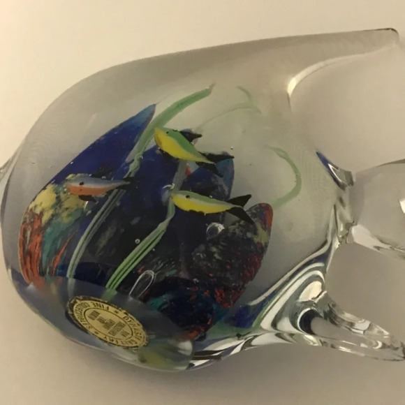 PAPERWEIGHT Dynasty Gallery Fish with Colourful  Inserts - Picture 4 of 4